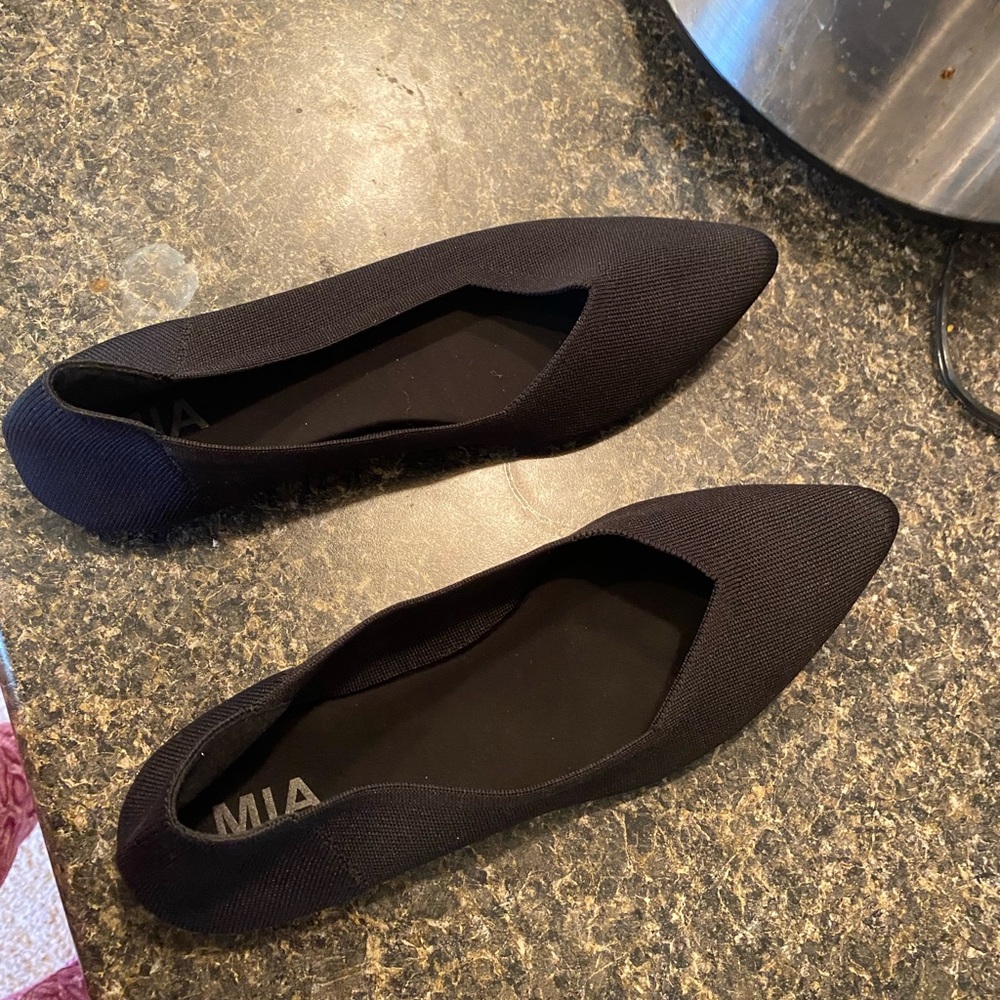 Izzy fly knit flats size 9.5